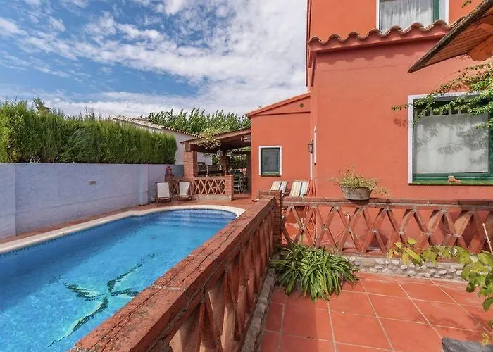 Cozy Holiday Home With Pool In St Pere Pescador