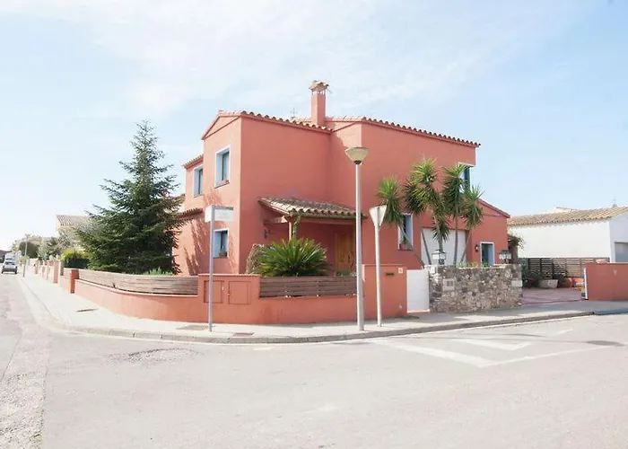 Cozy Holiday Home With Pool In St Pere Pescador