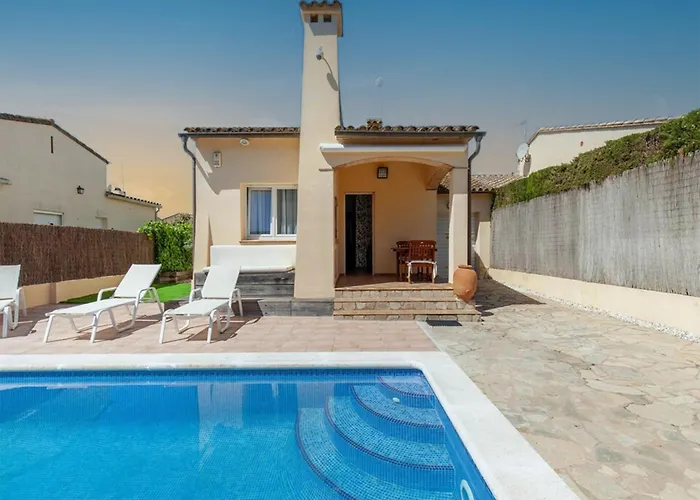 03 Wonderful Holiday Home Near The Beach In Sant Pere Pescador